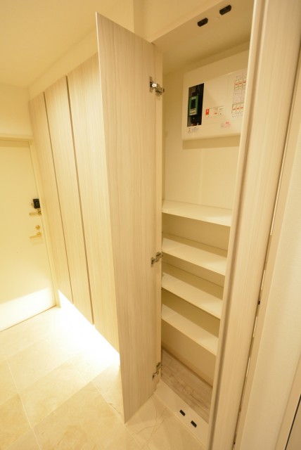 目黒青葉台グランドハイツ 廊下収納