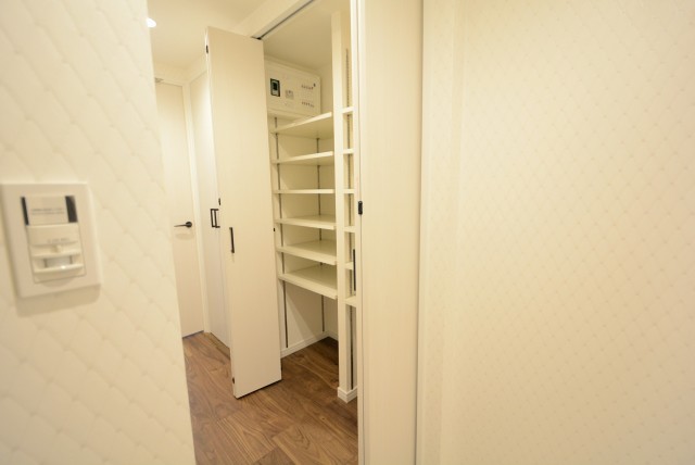 秀和目黒レジデンス 玄関