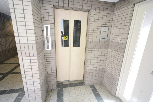 ライオンズマンション渋谷本町　EV