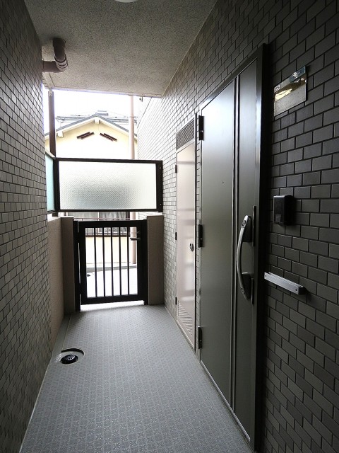 ライオンズシティ渋谷本町　玄関前