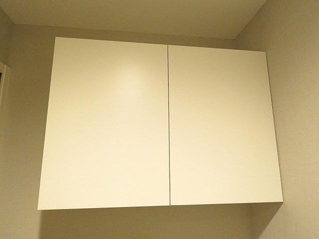 ライオンズシティ渋谷本町　トイレ吊戸棚