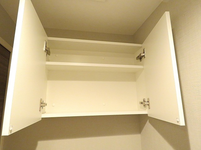 ライオンズシティ渋谷本町　トイレ吊戸棚
