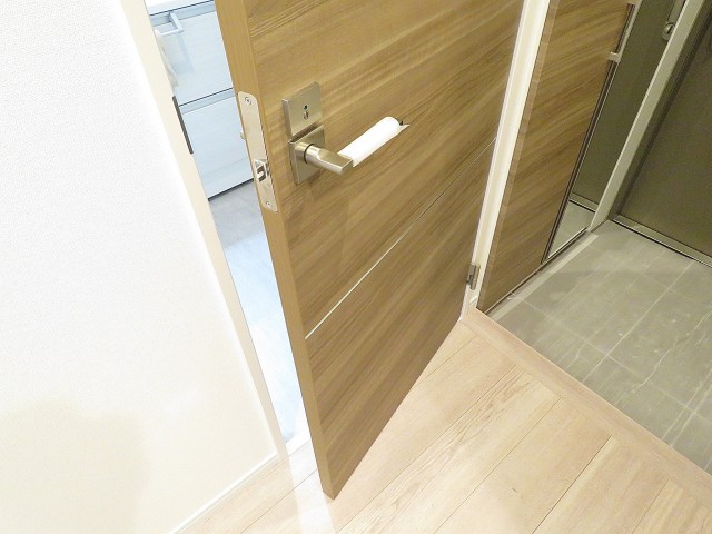 ライオンズシティ渋谷本町　DK扉