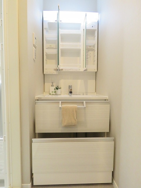 ライオンズシティ渋谷本町　洗面化粧台