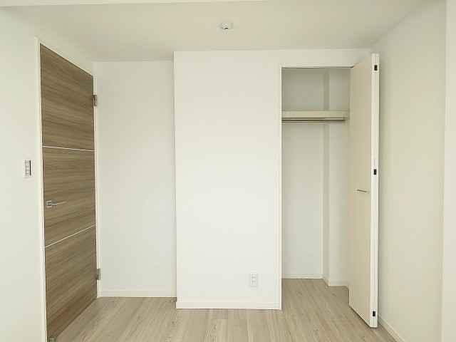 都立大コーポラス　洋室約4.8帖扉