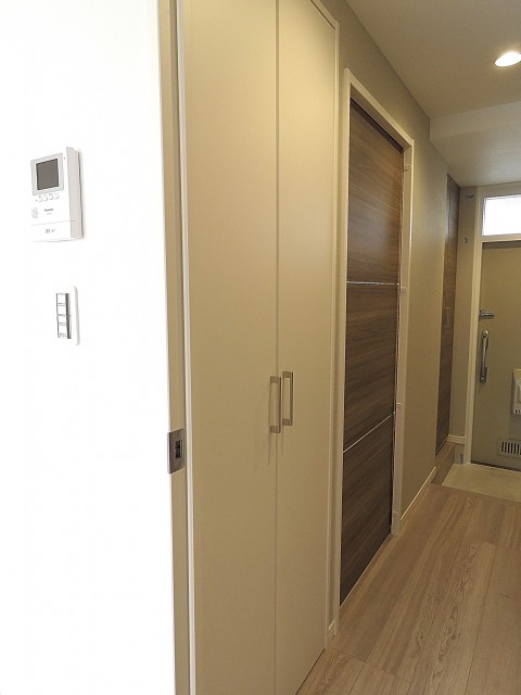 都立大コーポラス　廊下収納