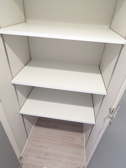 都立大コーポラス　廊下収納