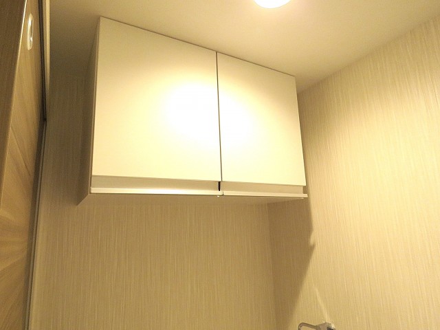 都立大コーポラス　トイレ吊戸棚