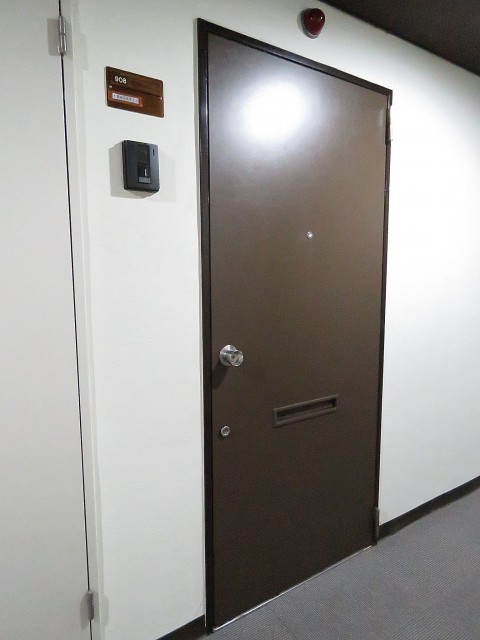 ラフィネ東銀座　玄関扉