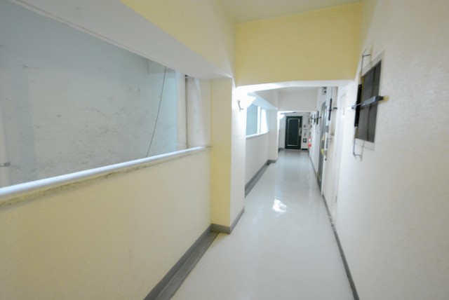 秀和目黒レジデンス 外廊下