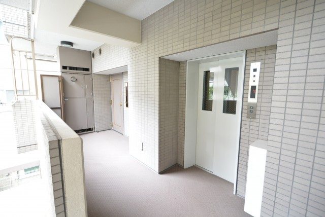 三軒茶屋パーク・ホームズ 玄関