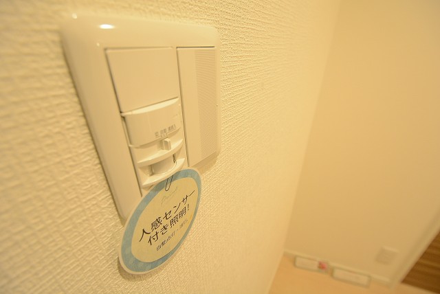 シャトレ明大前 玄関