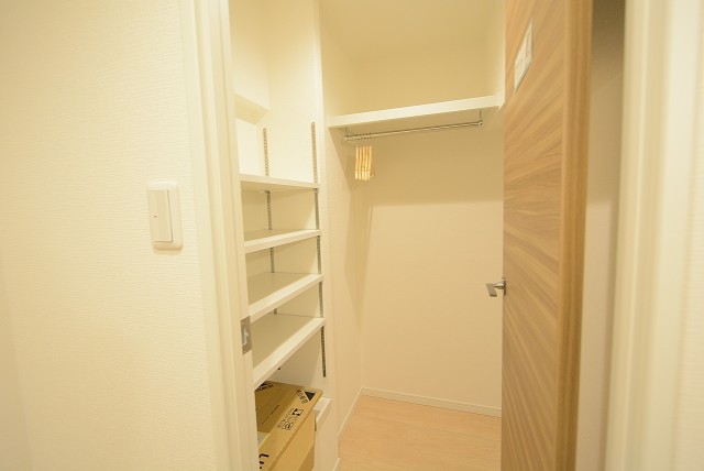 シャトレ明大前 玄関MWIC