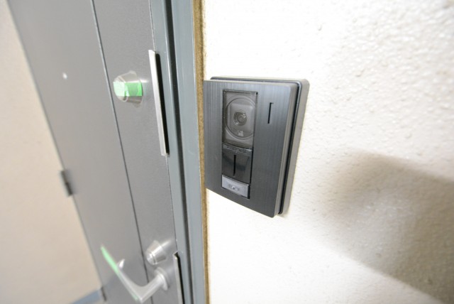 シャトレ明大前 玄関