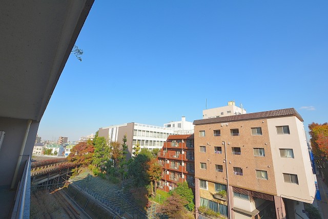 シャトレ明大前 バルコニー