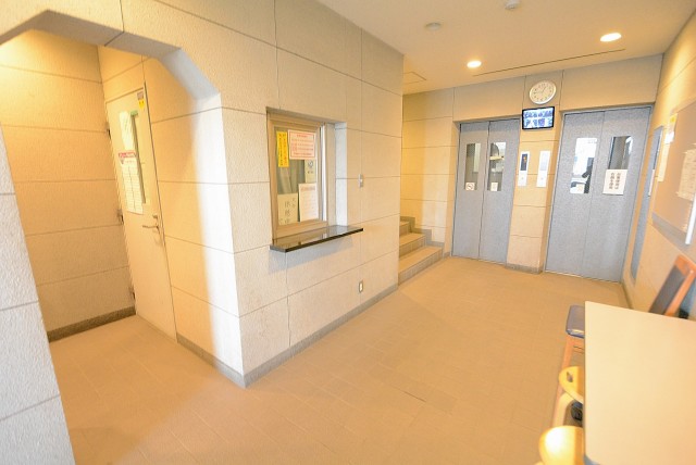 シャトレ明大前 エントランス