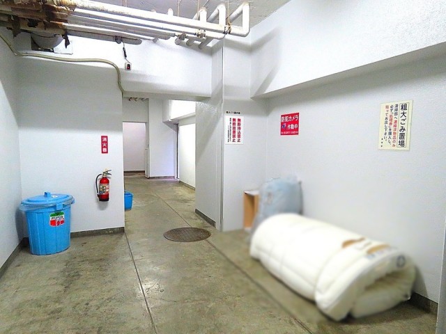 マンション雅叙苑　ゴミ置き場