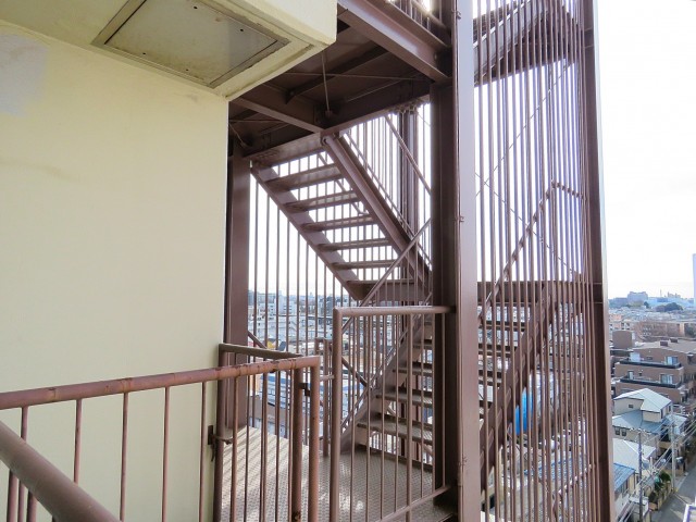 トーエイ高井戸　共用階段