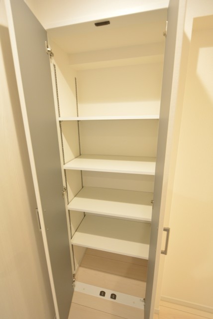 シャトレー駒沢 廊下収納