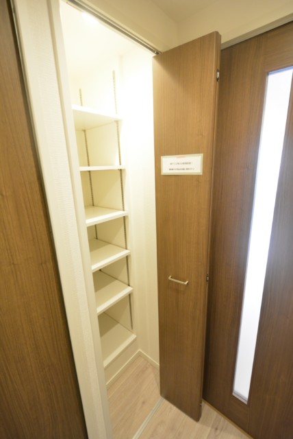 柿の木坂パレス 廊下収納