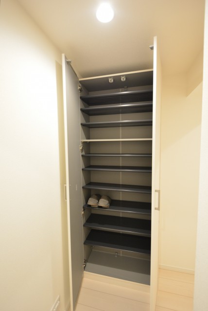 シャトレー駒沢 玄関