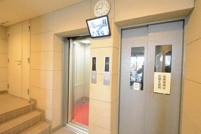 シャトレ明大前 エントランス シャトレ明大前 エントランス