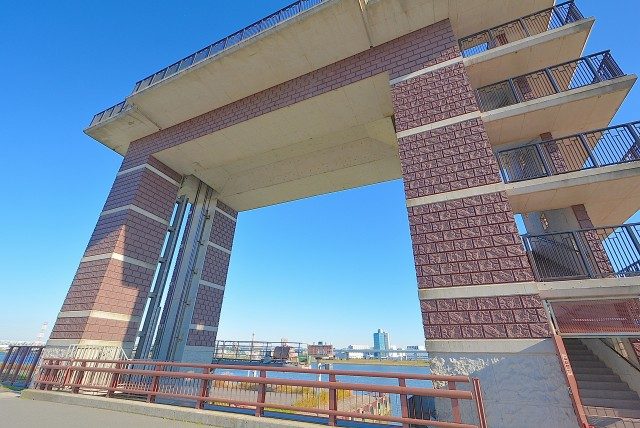 荒川河川敷　ロックゲート