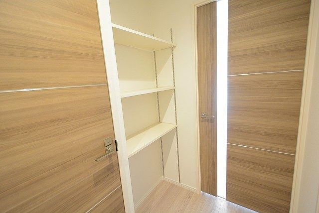 世田谷ピロティ 204 玄関