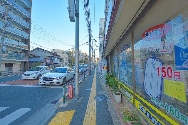 シャンボール文京 千石三丁目信号から