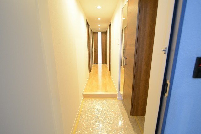 ラインズマンション根岸東 玄関