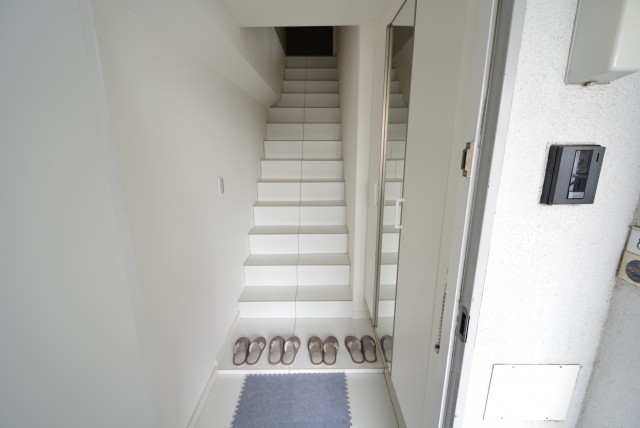 クレセントマンション 玄関