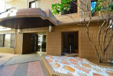 世田谷ピロティエントランス