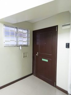 上高田四丁目団地　玄関扉