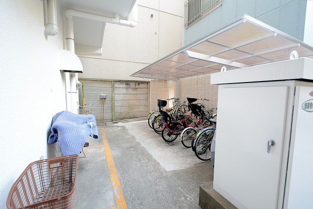 ニューハイツ八丁堀 (14)駐輪場