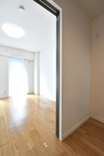 麻布狸穴ナショナルコート 洋室1