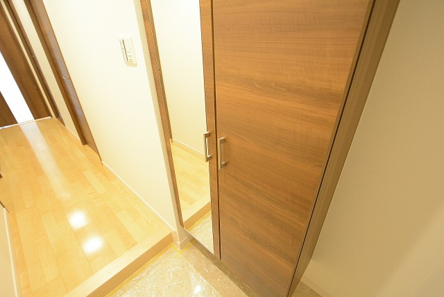 ラインズマンション根岸東 玄関