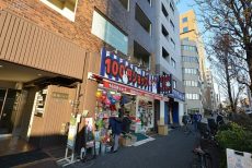 新富町駅周辺 100均