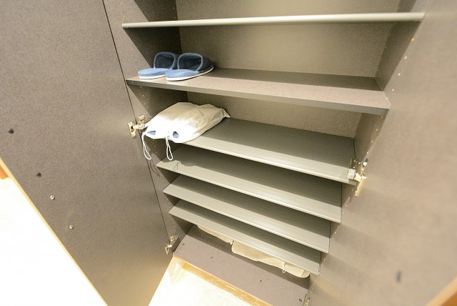 ラインズマンション根岸東 玄関