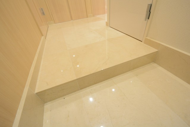 新宿御苑サニーコート 玄関