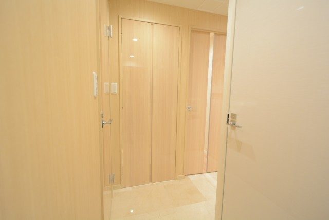 新宿御苑サニーコート 玄関