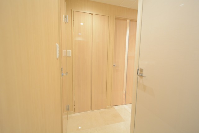 新宿御苑サニーコート 玄関