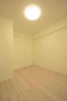 ヴィラロイヤル東中野 洋室２