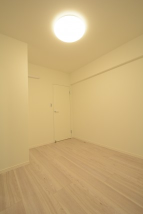 ヴィラロイヤル東中野 洋室２