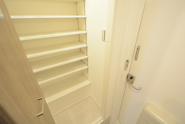 秀和大森レジデンス 玄関