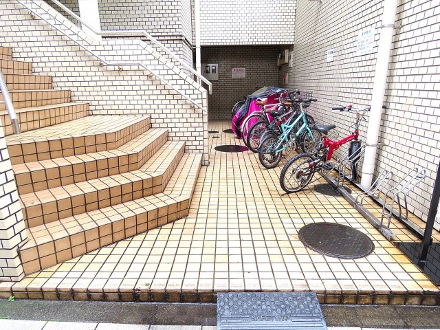 藤和三軒茶屋コープ　駐輪場