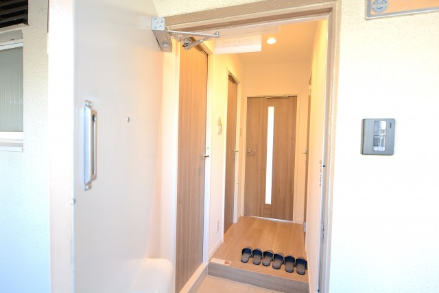 メゾンド―ル代々木 玄関