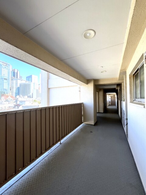 メゾンドール代々木 玄関