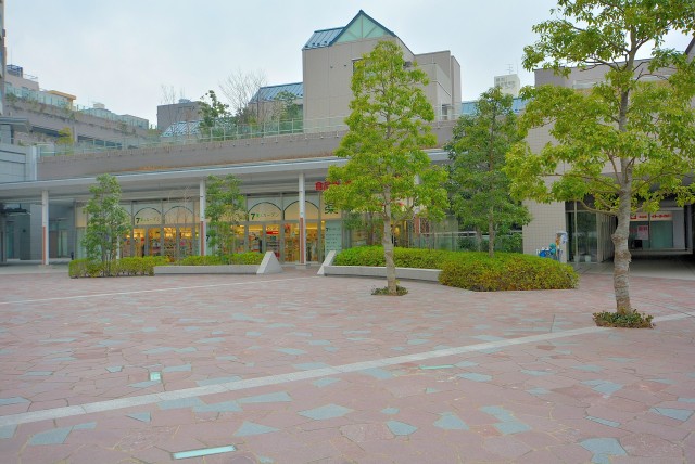 御苑周辺ーイトーヨーカドー