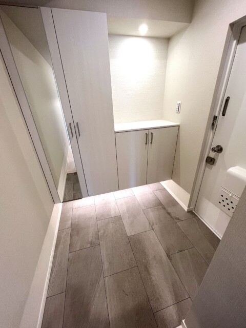 メゾンドール代々木 玄関