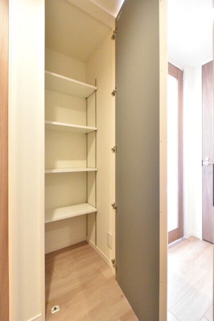 グランドメゾン目黒南 廊下収納